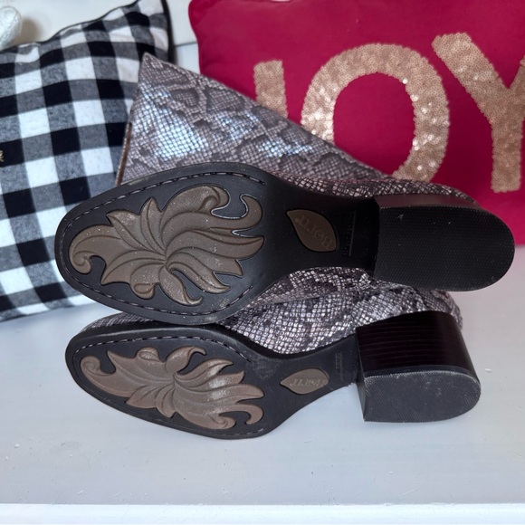 Born brand Snakeskin Knee-High Boots! New! - Picture 4 of 6